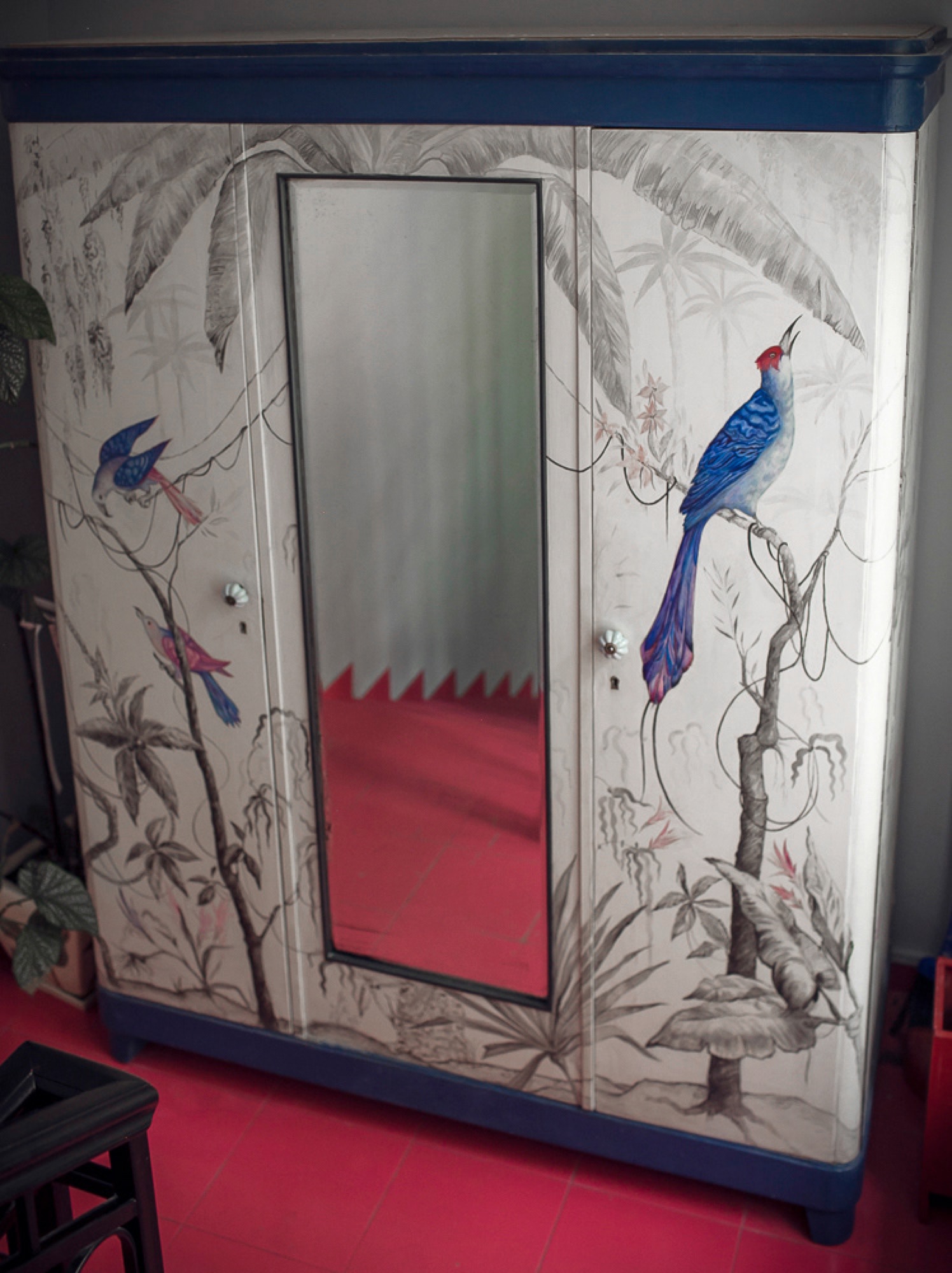 Bird wardrobe