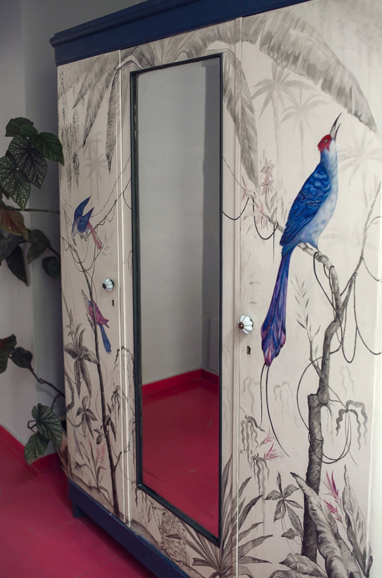 Bird wardrobe